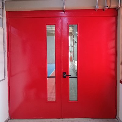 Porta metálica com visor em Guaianazes