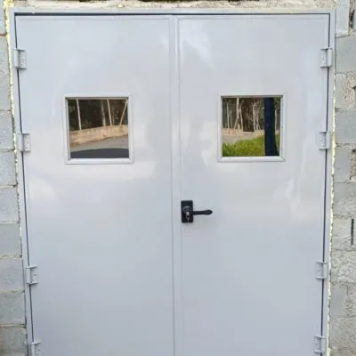 Porta Metálica com Visor