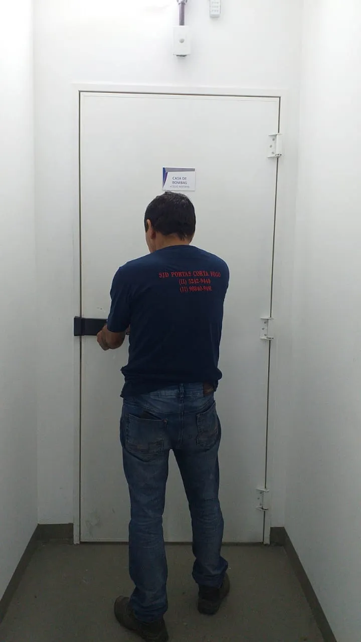 Serviço de Instalação de Fechadura de Sobrepor